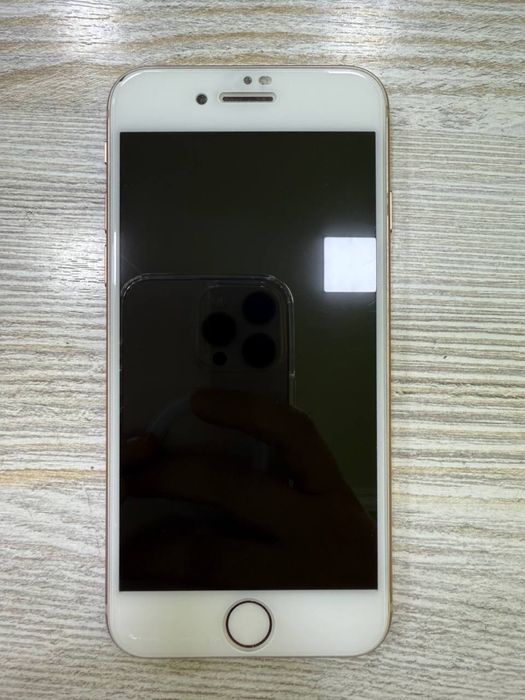 Срочно продается айфон 8