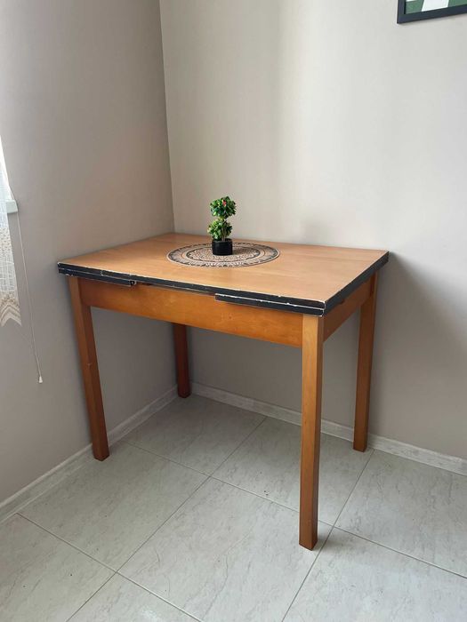 Разтегателна трапезна маса + подарък 2 стола