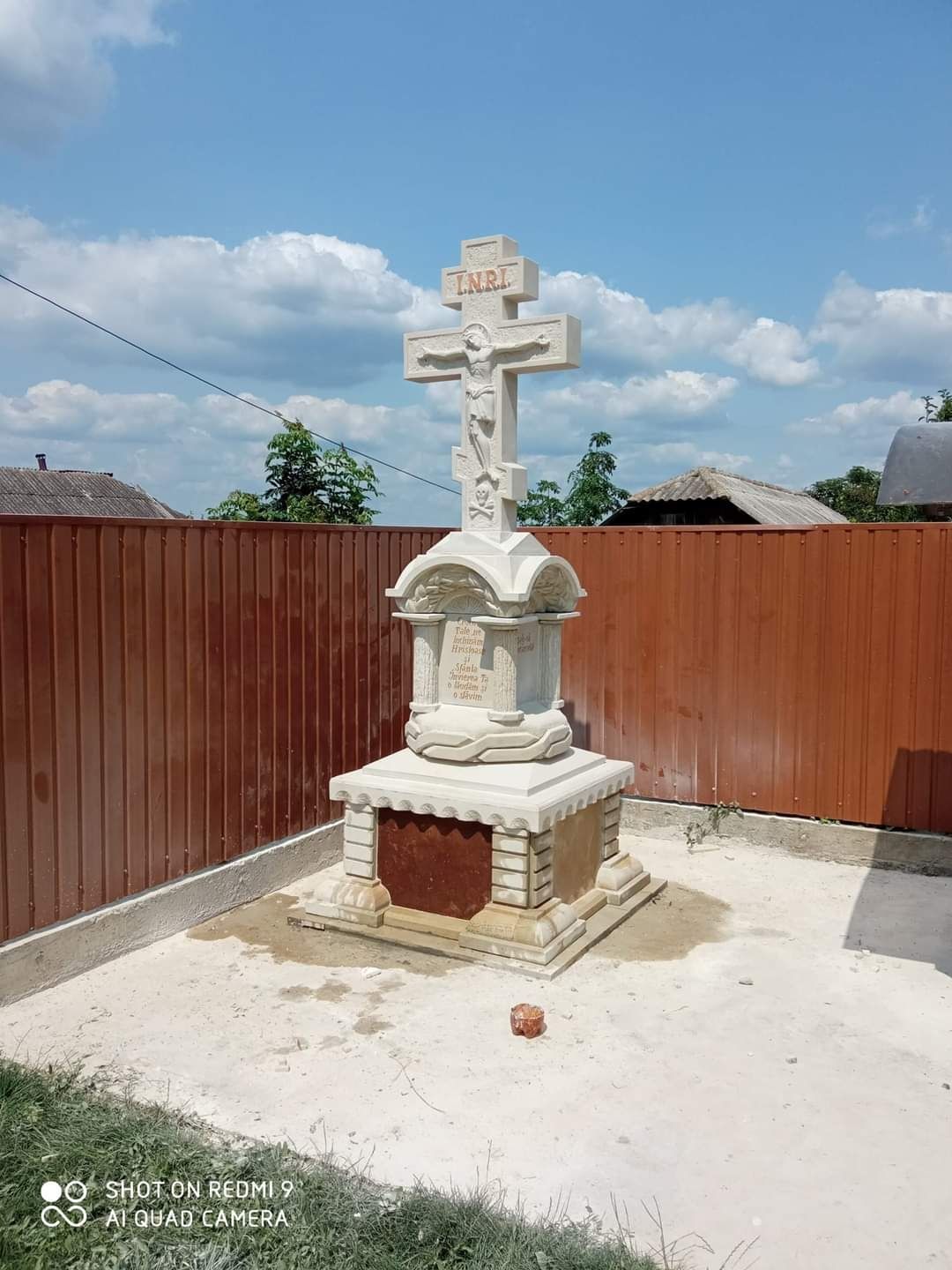 Monumente Cruci din piatra naturala de Vama
