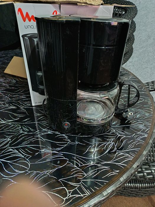 Кофеварка на 12 чашку