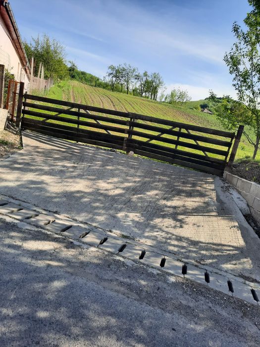 Vând teren intravilant 15 ari