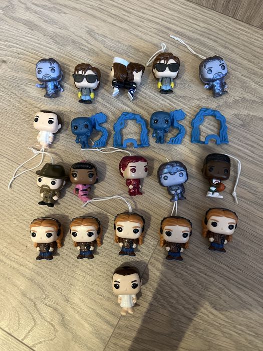 Фигурки киндер джой очень странные дела