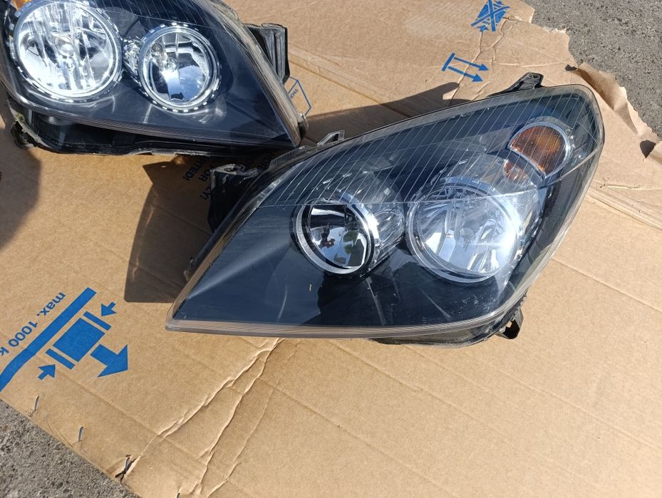 Комплект фарове Опел Астра H / Opel Astra H