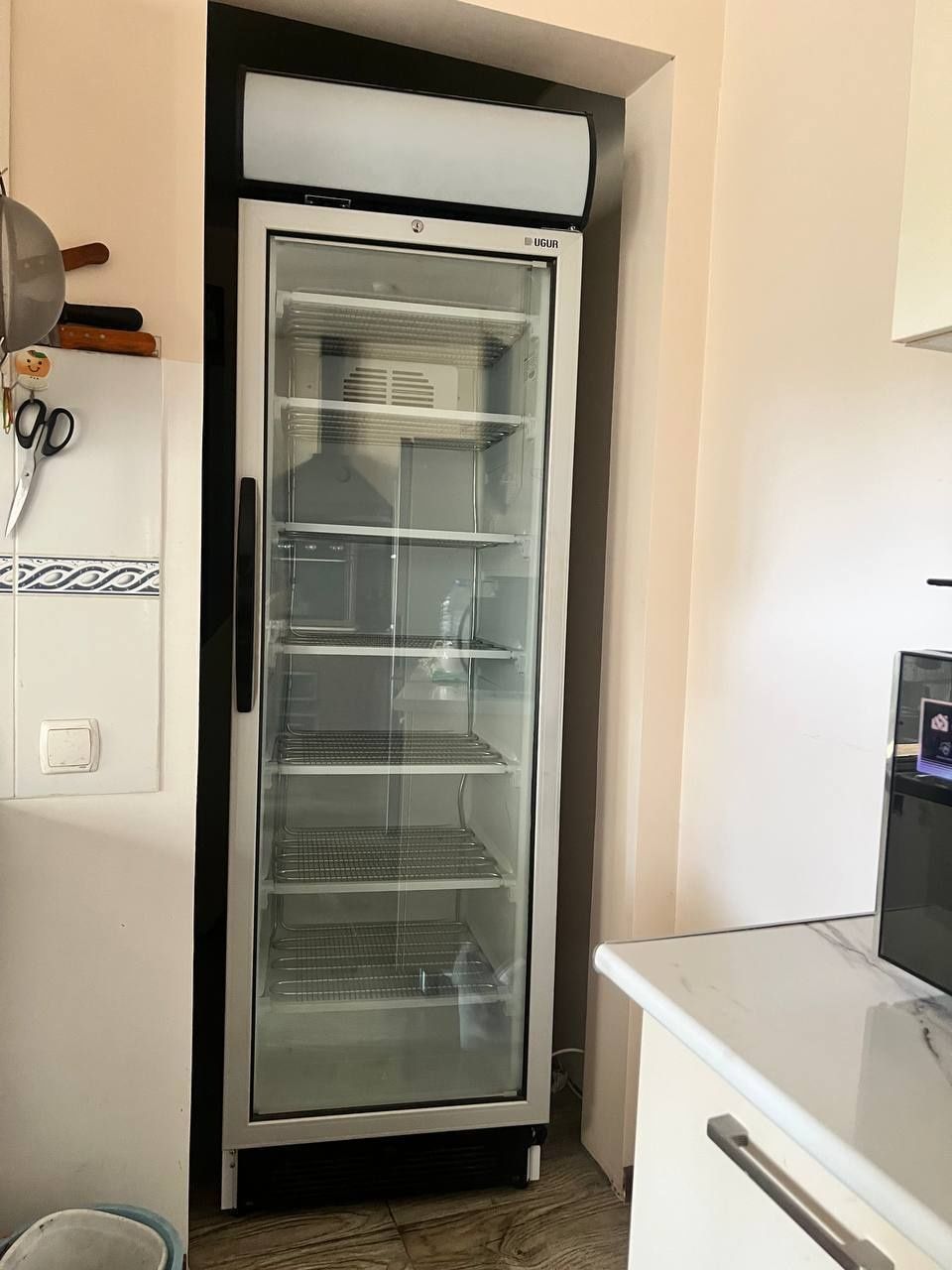 Продается морозильный шкаф UGUR UDD 370 DTKL R23