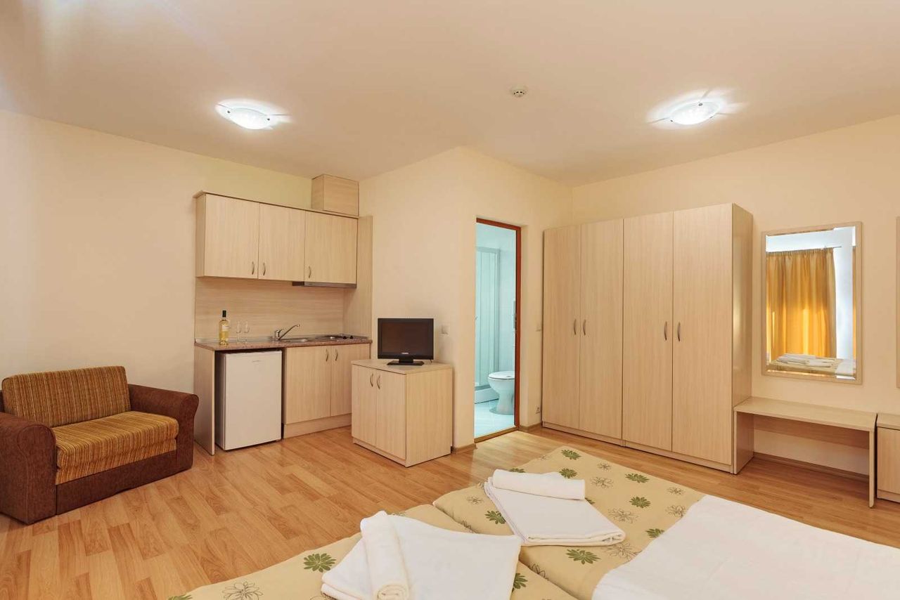 Продава се Едностаен апартамент в Созопол - 41 кв.м за 568 €/кв.м - Снимка #2