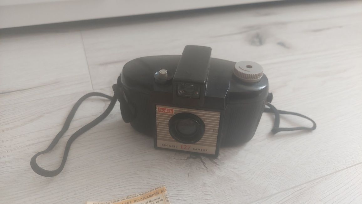 aparat fotografiat vintage veche Kodak Brownie ieftin!