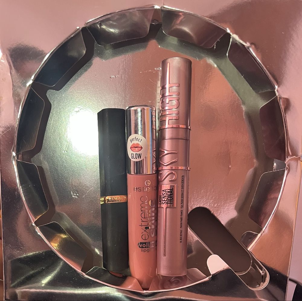 Оригинални продукти на L’Oreal и Essence - червило, спирала и гланц
