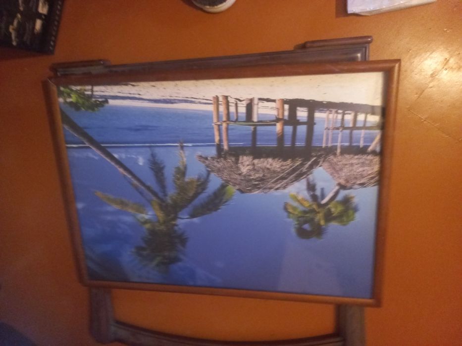 Картины, рамка для картины или зеркала.