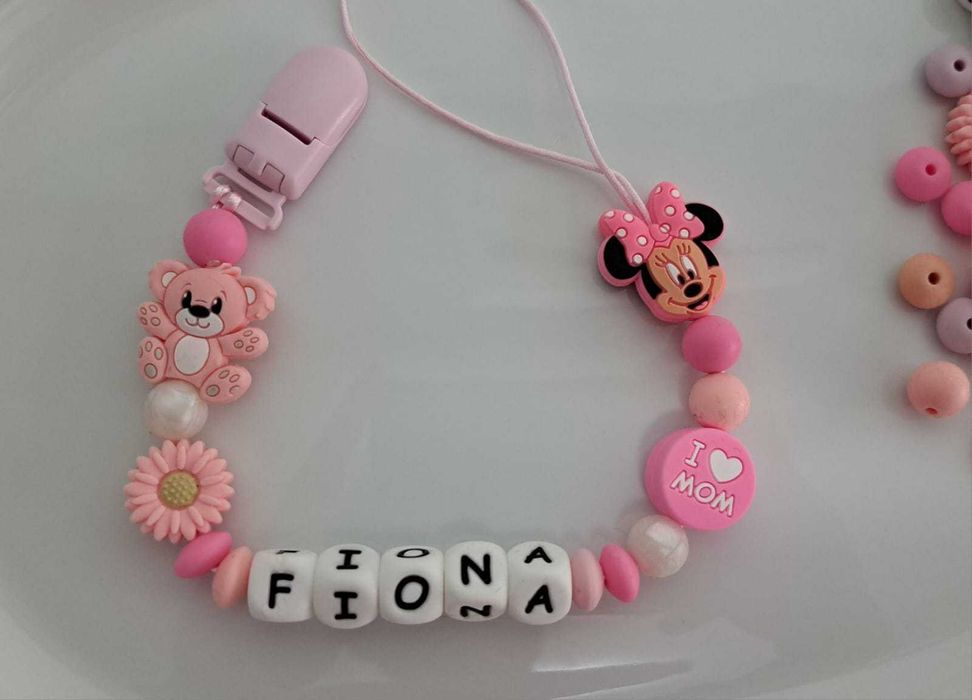 Vand lantisoare de suzeta personalizate cu nume