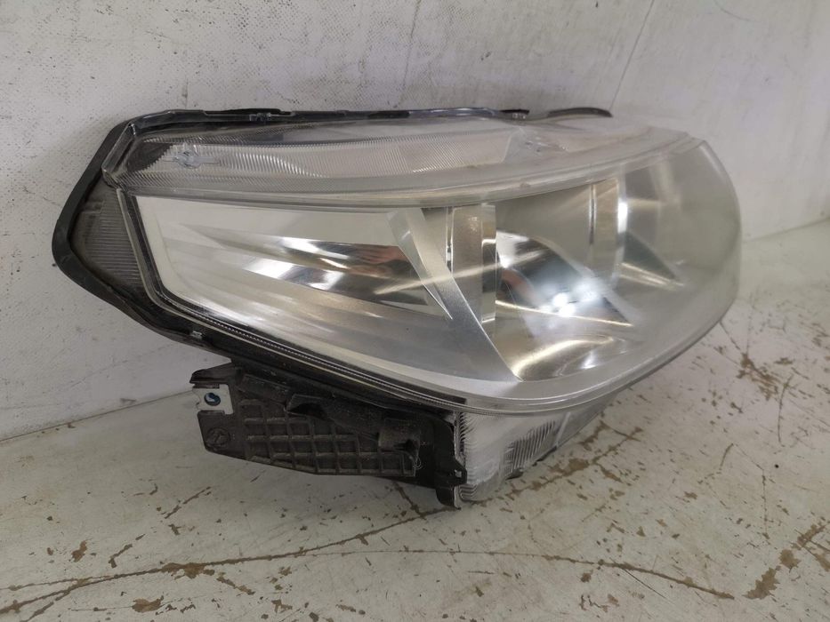 Десен фар с халоген Suzuki Vitara 2 [ - ] Оригинален, повреден Desен f