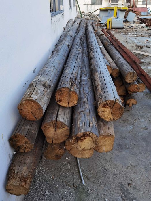 De vânzare grinzi de acoperiș și scara metalica