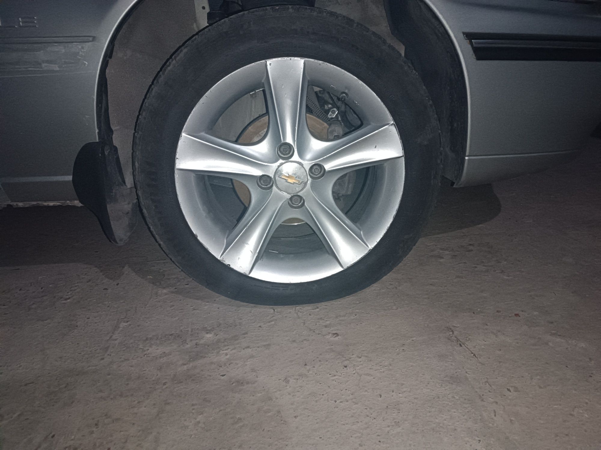 R15 shapaloq diska balon sotiladi