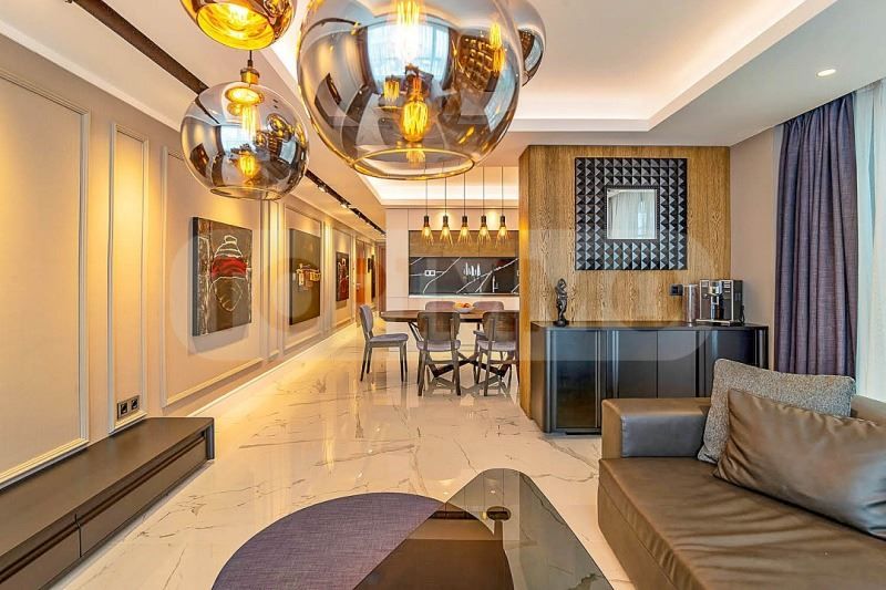 Продава се Тристаен апартамент в Варна, Бриз - 150 кв.м за 2500 €/кв.м - Снимка #2