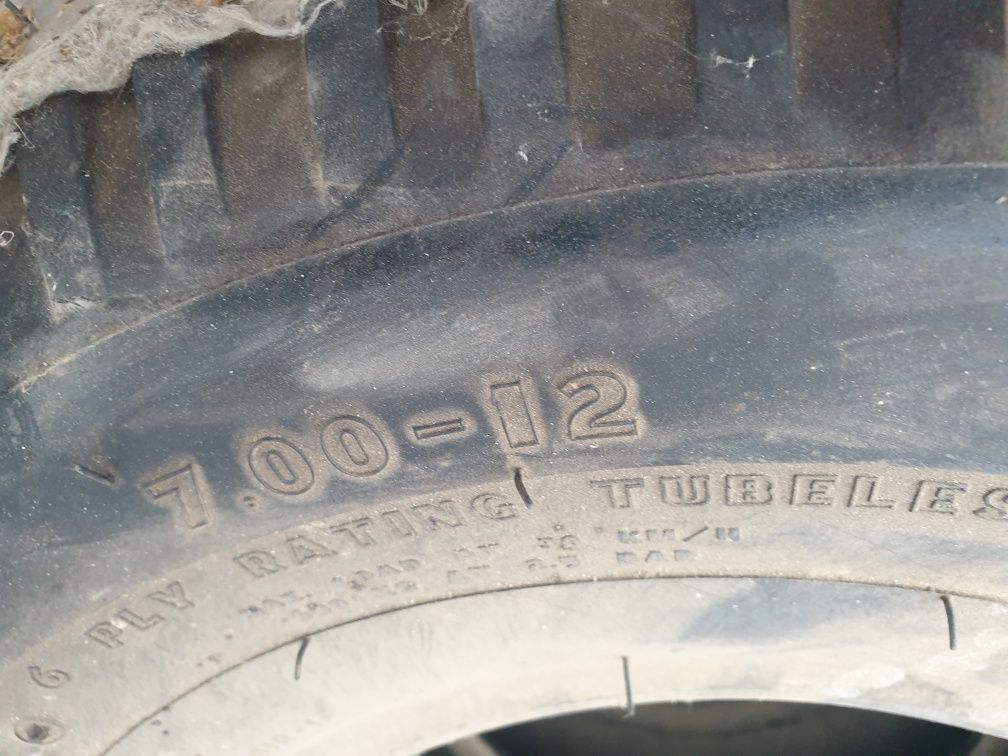 Шины на 7.00 -12 новый