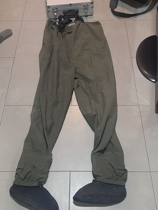 Pantaloni pescari , Cutii pescari sau unelte