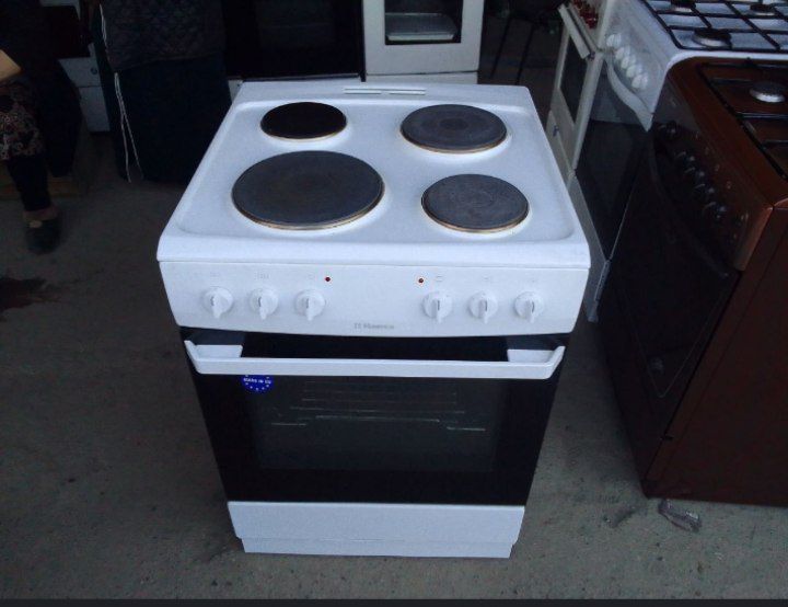 Продаётся электроплита. HANSA