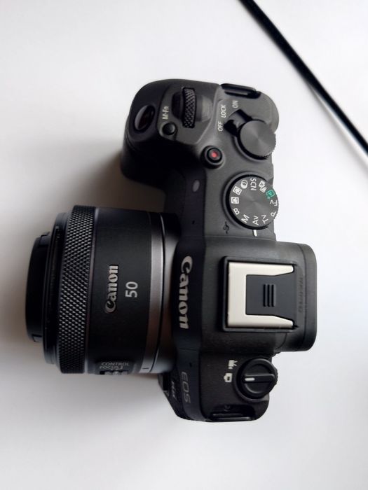 Canon R8, baterie extra noua, garantie 20 luni