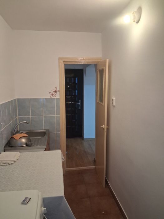 Închiriez garsonieră