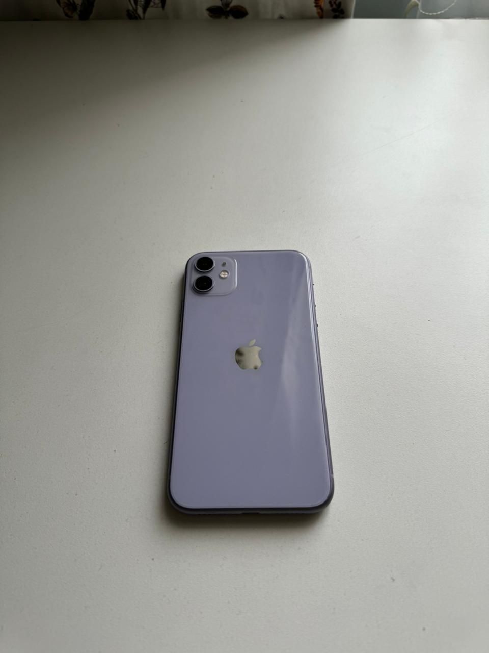 iPhone 11 в красивом цвете