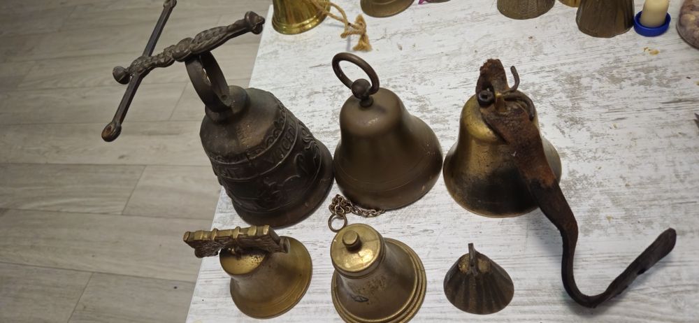 Vand clopote vechi de colectie. Vedeti cele 8 poze atasate