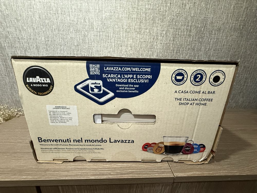 Продавам чисто нова кафемашина Lavazza A Modo Mio Black-с капсули