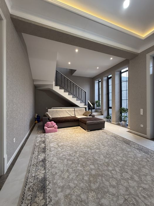 Юнусабад. Уч кахрамон постдан 5 км да жойлашган. Таййор кодедж.