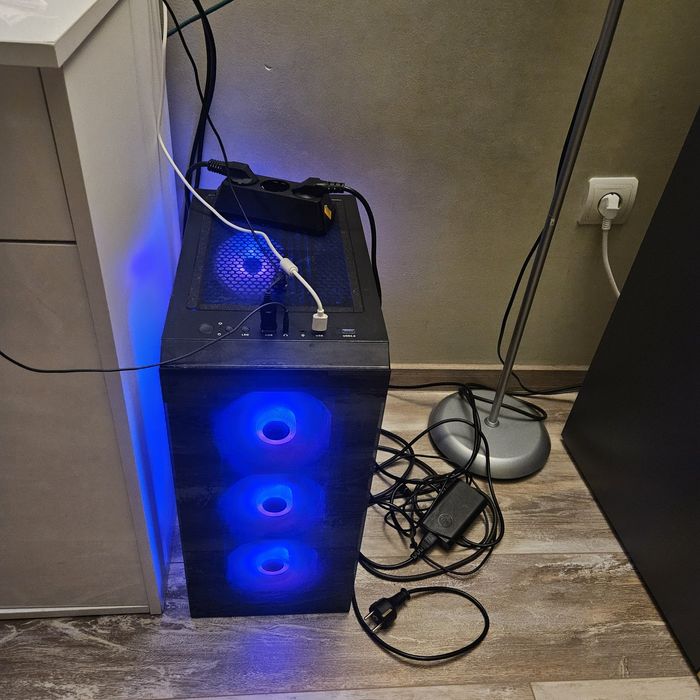 Продавам геймърси компютър ниска цена