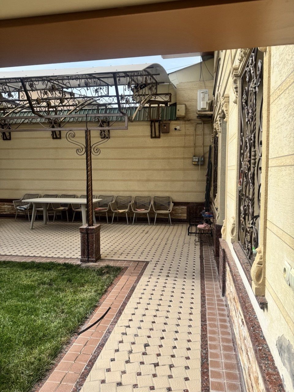 Yunusobod eski toshturmada hovli arendaga beriladi.