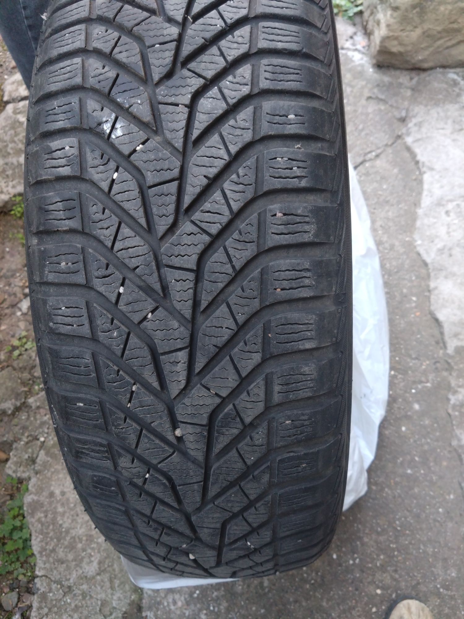 Продавам четири зимни гумиYokohama 225/55R17