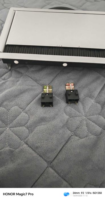 Priză încastrabilă Bachmann pentru birou – 2 prize + 2 porturi RJ45