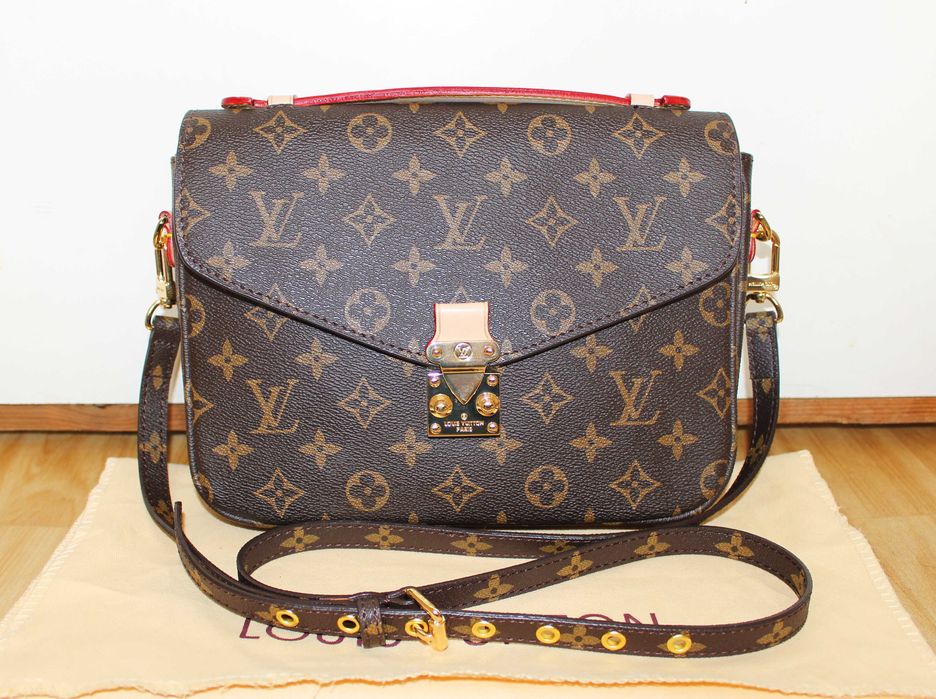 Дамската чанта Louis Vuitton Pochette Métis