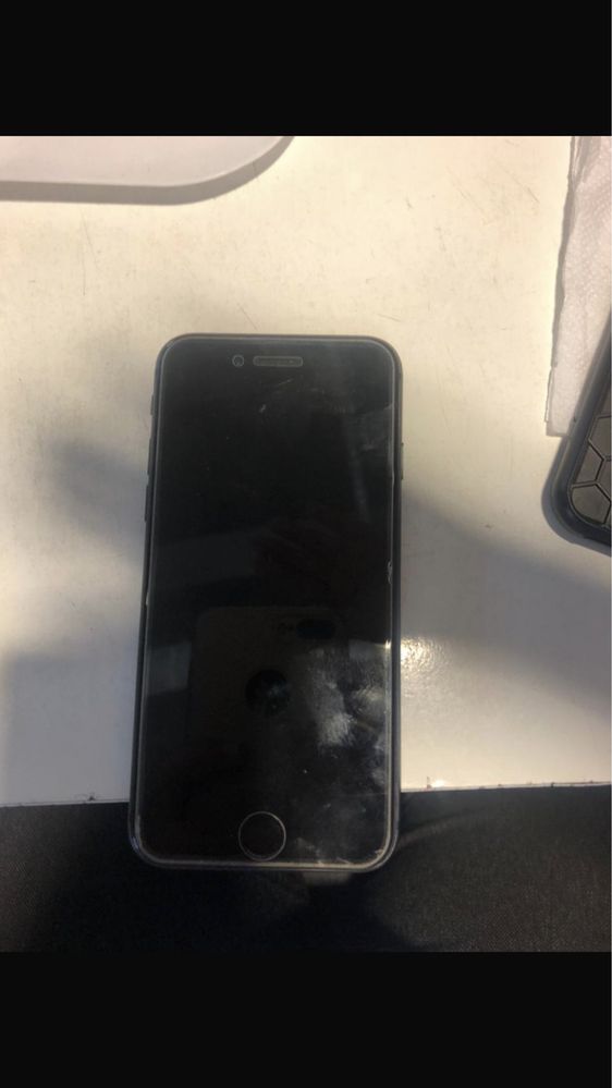 iPhon 8 64 г всё работает фйс айди и кот пароль экран не разбиты