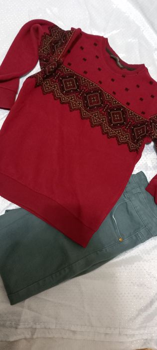 Мужские джинсы и тёплый свитер 46 размера