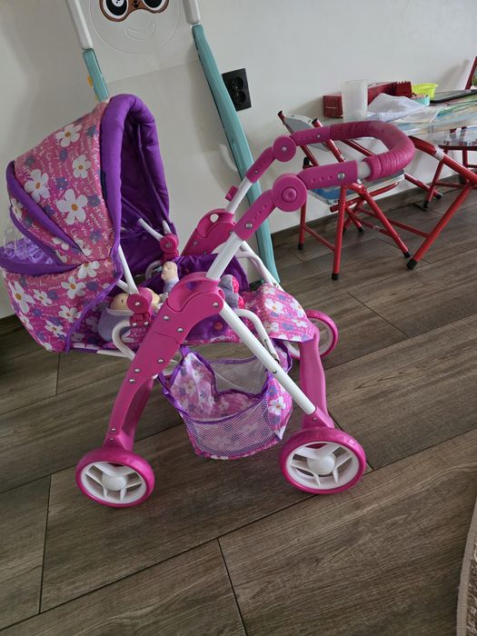 Vand carut de papusi