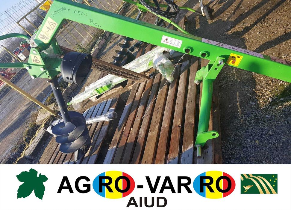 Burghiu pentru efectuarea gropilor- echipament- agro