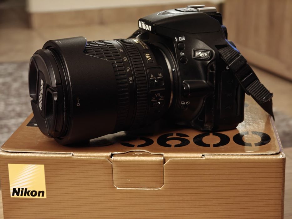 DSLR Nikon D5600 cu obiective 18-105, 10-20 AFP VR, Nikon 55 2.8 Macro