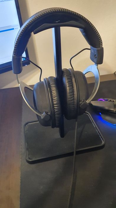 Stand  casti Avantree HS909