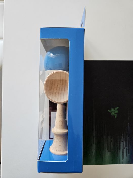 Kendama Krom Pop LOL sticky lucios albastru, nou (doar curier)