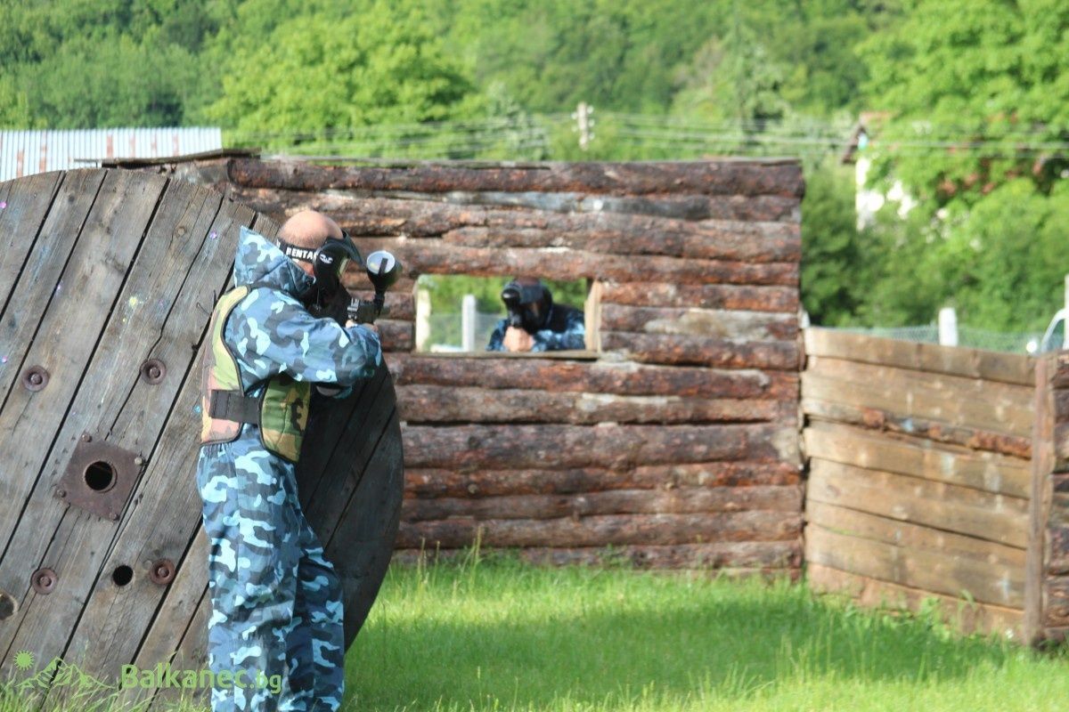 Игрище за Пейнтбол гр.Правец