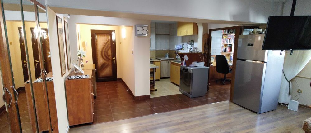 vand apartament cu 3 camere DECEBAL