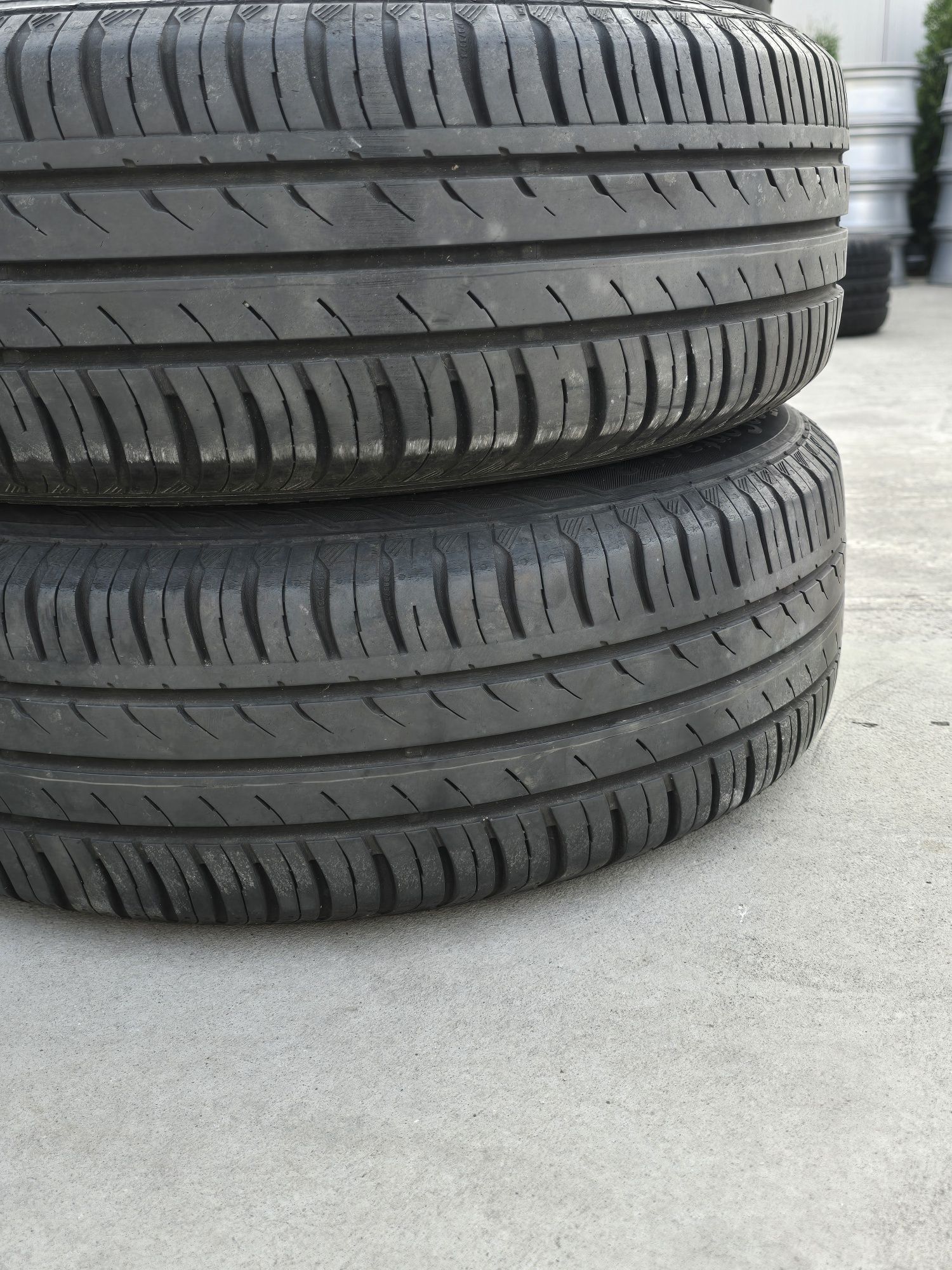 2 Броя 185/65/15 Continental 6,6mm