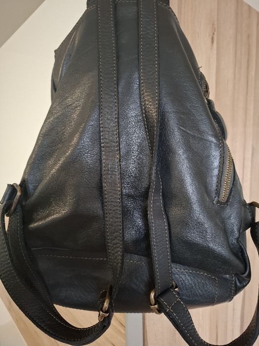 Дамски раница естествена кожа.