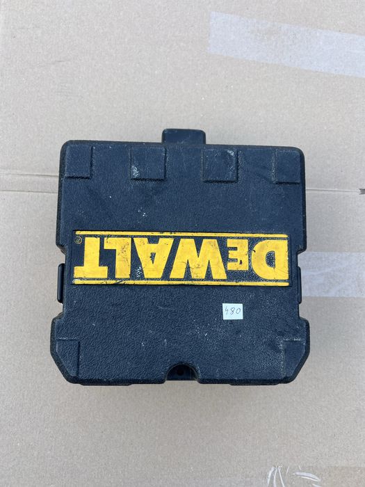 Laser dewalt cu lumina rosie