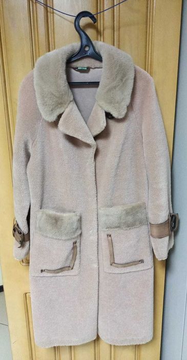 Продам шубу (с норковой отделкой)