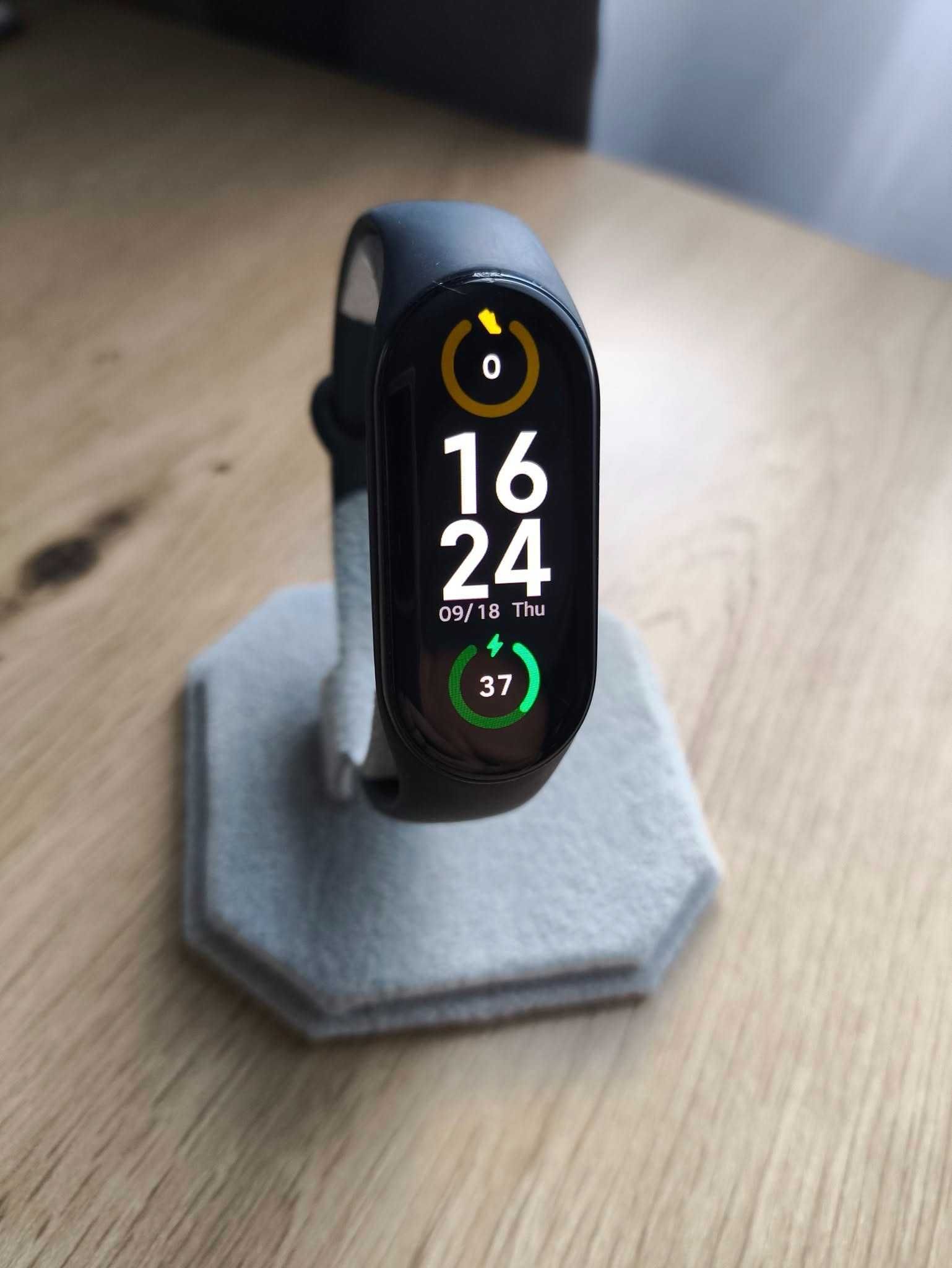 Фитнес гривна Xiaomi Mi Band 7 – Отлично състояние!