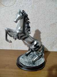 Статуя лошади продается