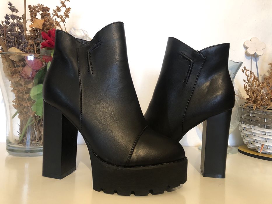 Vand botine cu toc de iarna