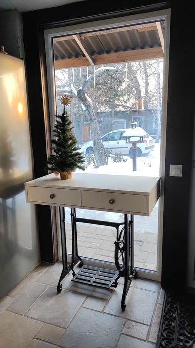 Консольный столик с выдвижными ящиками ,размеры  .