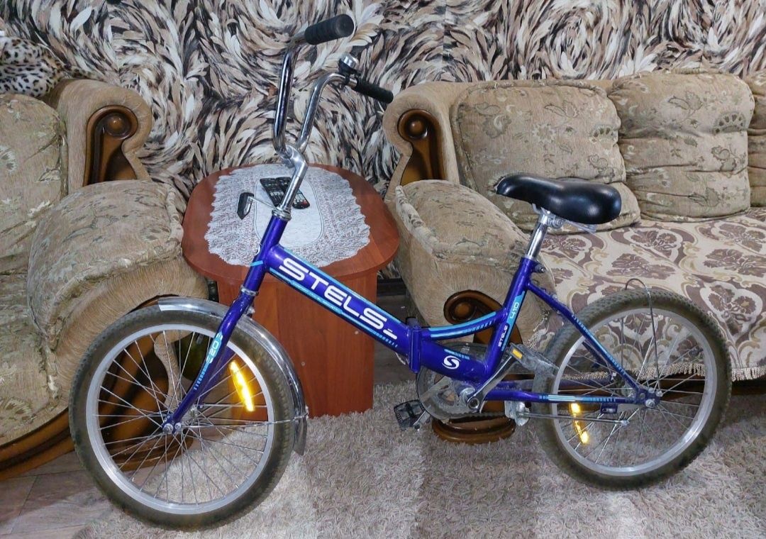 Велосипед синий..