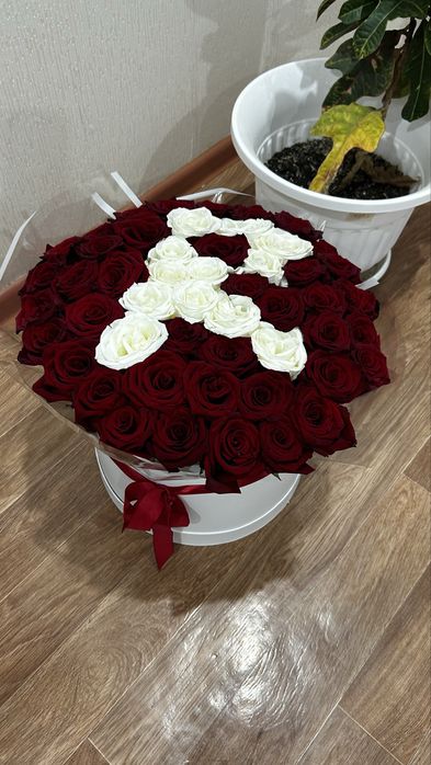 Цветы букет в буквой R